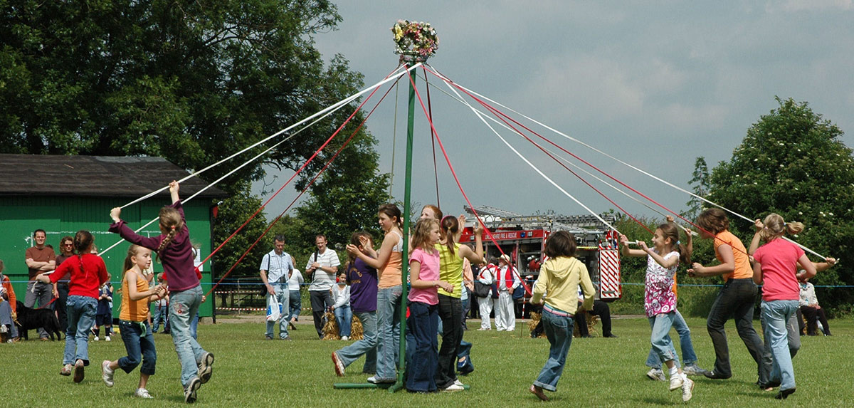 Maypole dancers